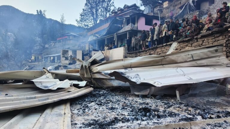 मोरी ब्लॉक के अंतर्गत सावणी गांव आंग़ का तांडव 9 भवन जलकर स्वाहा