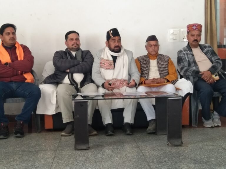 गंगोत्री विधायक सुरेश चौहान  की प्रेसवार्ता जनता से  किशोर भट्ट के पक्ष में  वोट की अपील