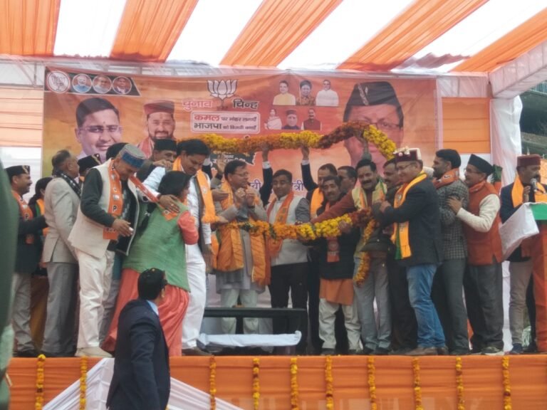 CM पुष्कर सिंह धामी की उत्तरकाशी में चुनावी रैली किशोर भट्ट के पक्ष में मांगे वोट