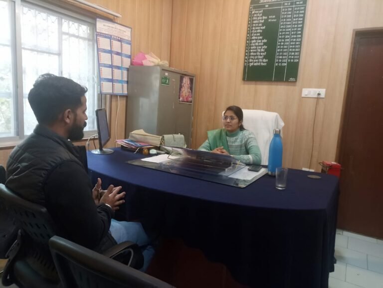 नव निर्वाचित सभासद तिलोथ वार्ड 03  आदित्य चौहान  ग्राउंड जीरो पर स्वच्छता को लेकर कर रहे अभिनव कार्य l