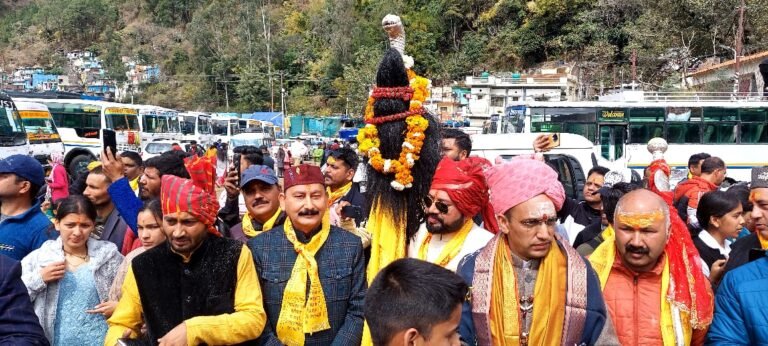 पूर्व विधायक विजयपाल सजवाण ने शिव बारात में  श्रद्धालुओं के संग झूमें सुख शांति और स्वच्छ समाज की की कामना