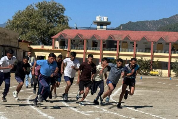 राम चंद्र उनियाल राजकीय महाविद्यालय उत्तरकाशी में द्विदिवसीय वार्षिक क्रीड़ा समारोह का शुभारंभ हुआ ।