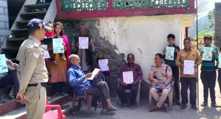 धरासू पुलिस ने बागी गांव में लगाई ‘पुलिस की चौपाल