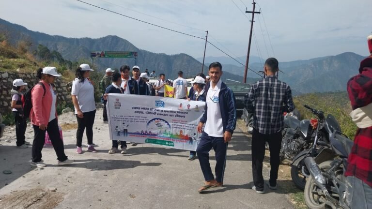 एन एस एस, रोवर्स रेंजर्स, एन सी सी और एंटी ड्रग समिति ने ऐतिहासिक “वारुणी (पंचकोशी) यात्रा “में “गंगा स्वच्छता पदयात्रा” निकाली।