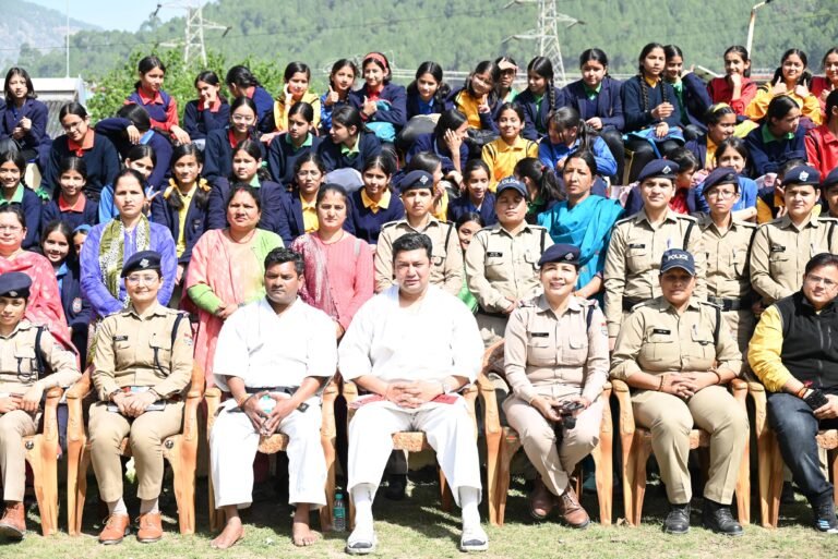 बालिकाओं एवं महिला पुलिस कर्मियों हेतु आत्मरक्षा तकनीक प्रशिक्षण एवं अपराध तथा कानूनी अधिकारों से सम्बन्धित 1 दिवसीय कार्यशाला आयोजित।