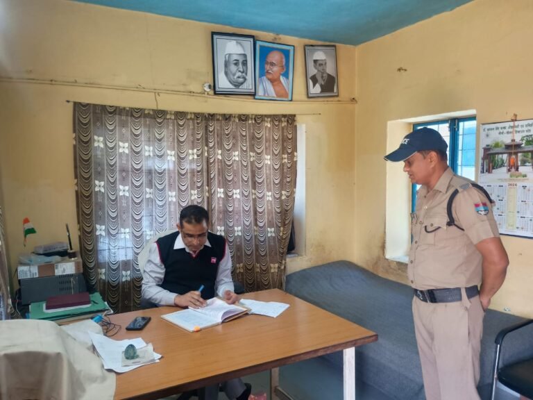 Co उत्तरकाशी ने द्वारा थाना धरासू, चौकी गेंवला, बनचौरा व डुंडा का किया गया औचक निरीक्षण