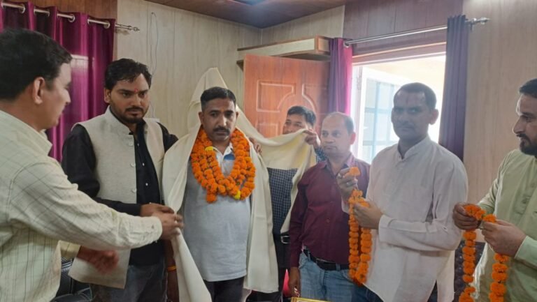 चिन्यालीसौड़ नगरपालिका के सेनेटरी इंस्पेक्टर कमल सिंह चौहान का स्थानांतरण