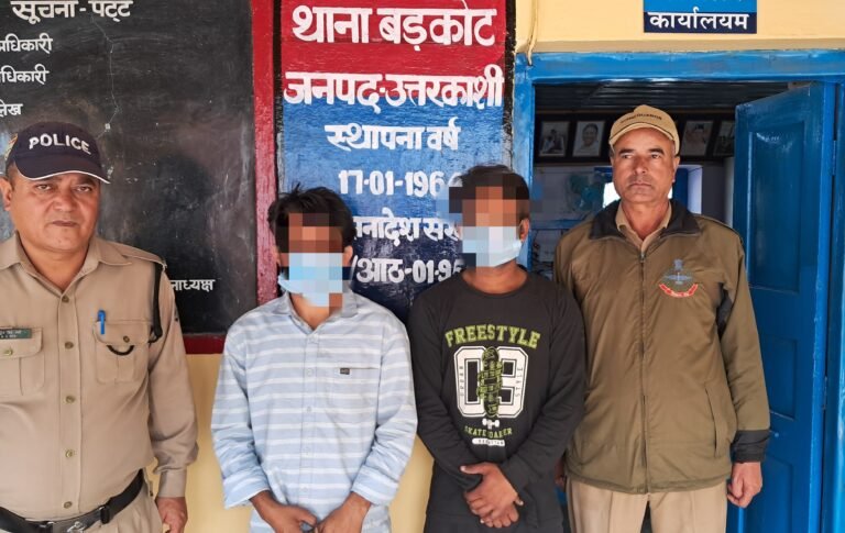 वाहन चैकिंग के दौरान पुलिस से अभद्रता करना युवकों को पड़ा भारी