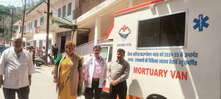 चारधाम यात्रा के लिए स्वास्थ्य विभाग 24 घंटे तैयार डॉ0 शिखा जंगपागी, निदेशक, चिकित्सा स्वास्थ्य एवं परिवार कल्याण, गढ़वाल मण्डल ने किया स्थलीय निरीक्षण