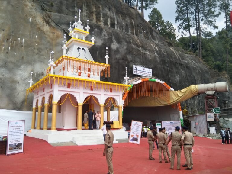 प्रदेश की सबसे लंबी निर्माणाधीन सिलक्यारा सुरंग ब्रेकथ्रू हो गई है,