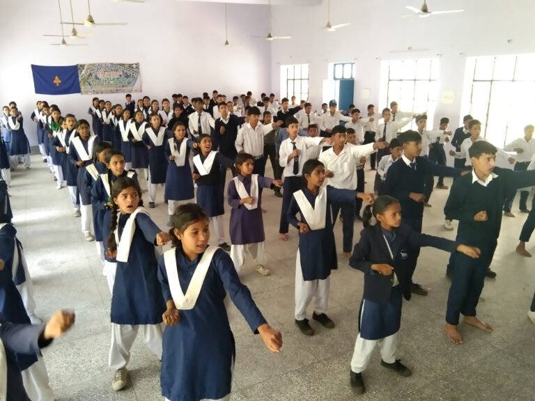 गंगोत्री फिजिकल अकैडमी की अच्छी पहल  स्कुली छात्र छात्रों को सिखाया जा रहा है आत्मरक्षा के गुण