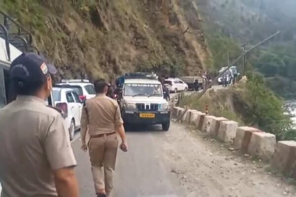 CO उत्तरकाशी द्वारा सभाली गयी ट्रैफिक की कमान