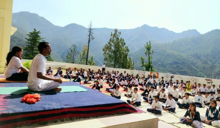 राजकीय इंटर कॉलेज  श्रीकालखाल- उत्तरकाशी में  *योग शिविर का भव्य आयोजन..*