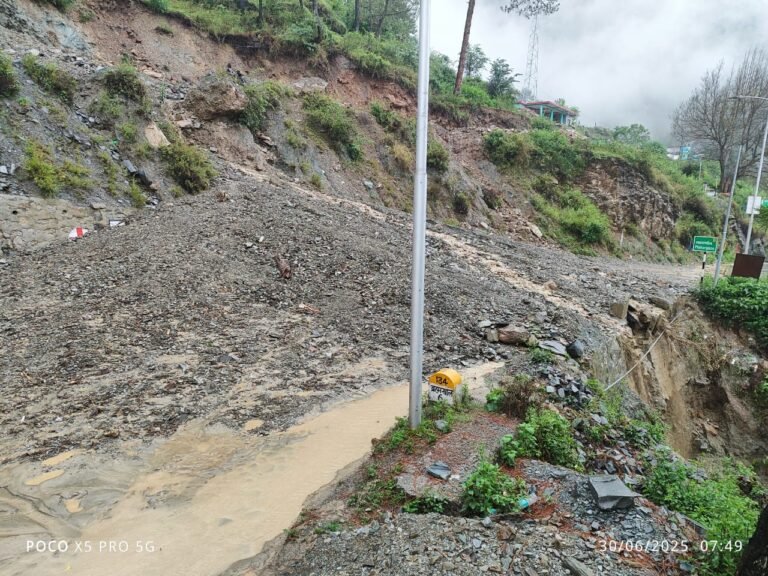 गंगोत्री यमुनोत्री राष्ट्रीय राजमार्ग कई जगह से बाधित उत्तराखंड में 30 जून को भारी बारिश का रेड अलर्ट,