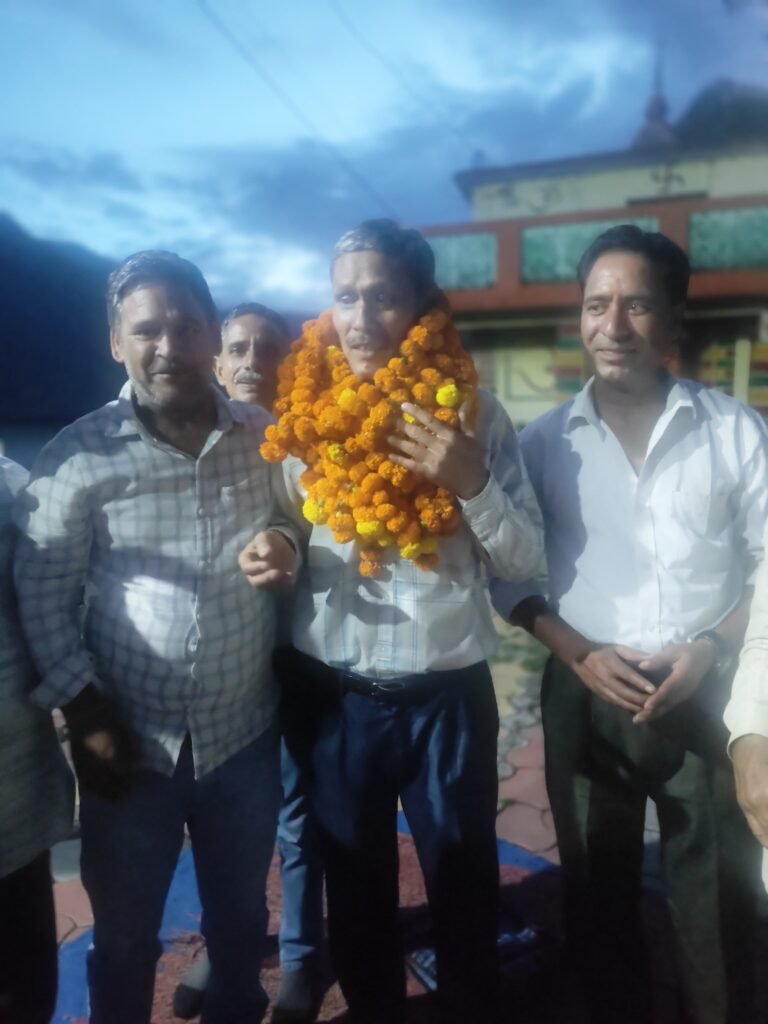 बहुत अच्छी पहल  गंगोत्री बिधान सभा के विधायक के गाँव जामक मे सर्वसहमति  से महावीर सिंह चौहान ग्राम प्रधान  निर्विरोध  चुने गए