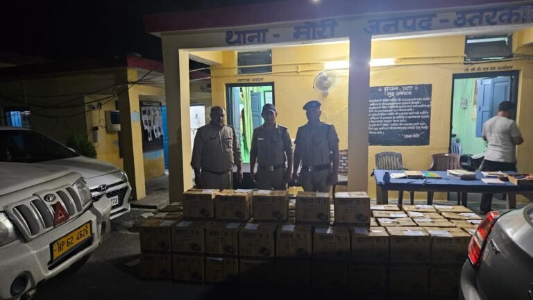 उत्तराखंड हिमाचल बॉर्डर पर उत्तरकाशी पुलिस ने 4.3 लाख की शराब की बरामद