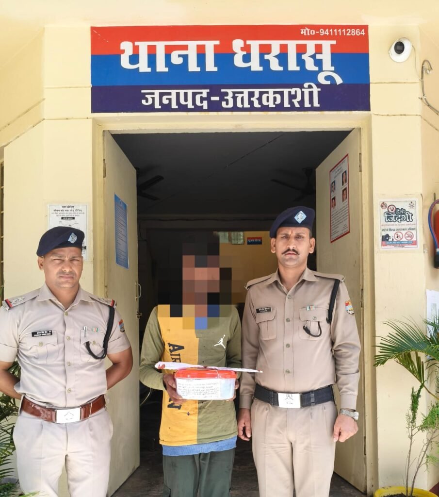 मंदिर का ताला तोड़कर चोरी करने वाले चोर को पुलिस ने 24 घण्टे के अंदर किया गिरफ्तार