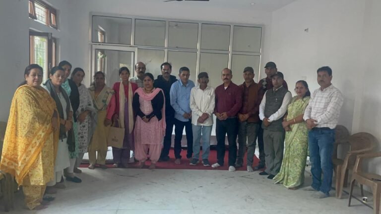 उत्तरांचल स्टेट प्राइमरी टीचर्स एसोसिएशन शाखा भटवाड़ी ने धराली,भटवाड़ी के गांव को आर्थिक सहायता दी
