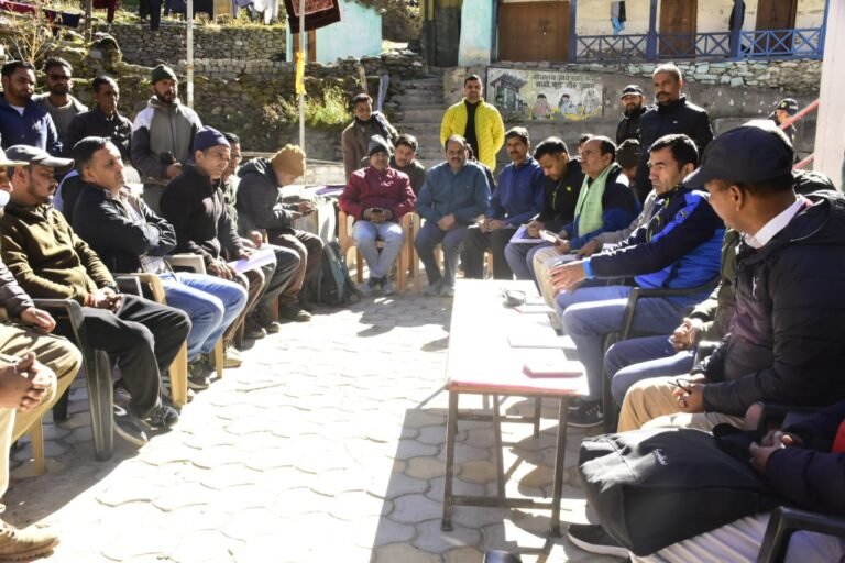 मुख्य विकास अधिकारी जय भारत सिंह ने कार्यभार ग्रहण करने के बाद पहली बार झाला में रात्रि चौपाल