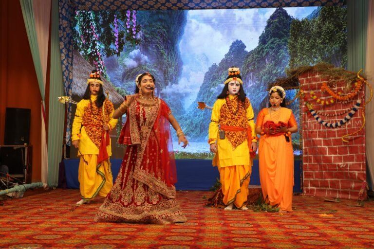 युवा आदर्श रामलीला समिति विकास भवन लदाडी बाडागड्डी  की रामलीला के अष्टम दिवस उत्तरकाशी