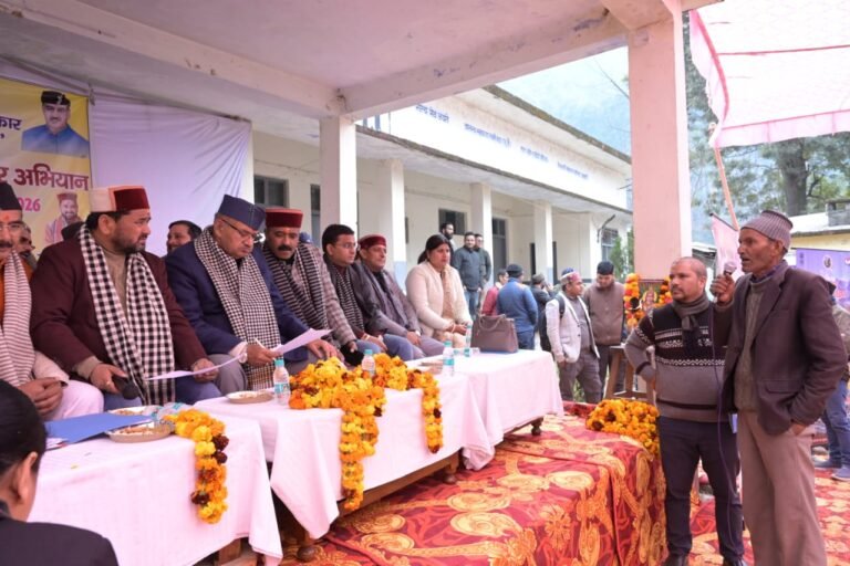 कैबिनेट मंत्री ने जन–जन की सरकार,जन–जन के द्वार कार्यक्रम के तहत शिविर में आमजनता की समस्याएं सुनीं