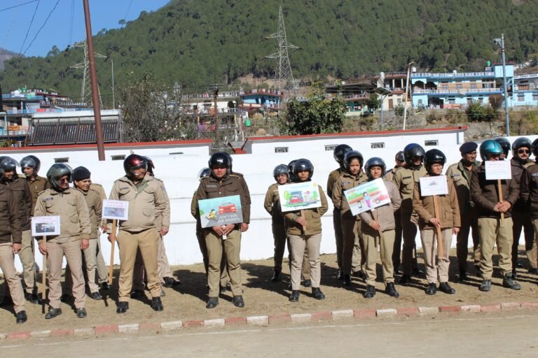 36वां सडक सुरक्षा माह एसपी उत्तरकाशी के नेतृत्व में पुलिस ने निकाली ‘सडक सुरक्षा, जीवन रक्षा’ रैली।