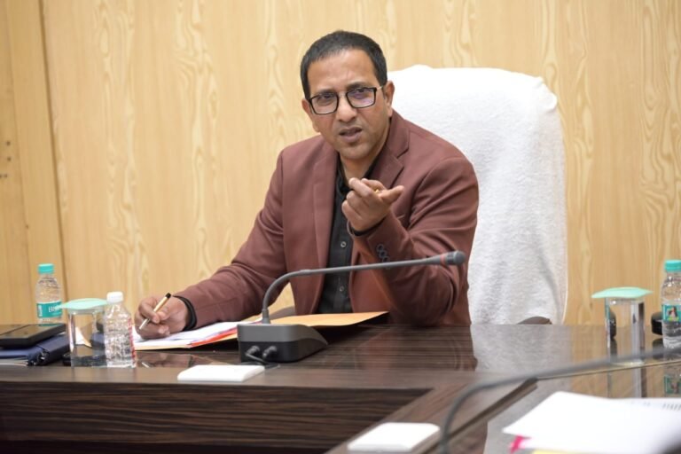 धराली आपदा प्रभावितों के सभी आवेदनों को जिलाधिकारी ने बिना देरी के प्रदान की स्वीकृति