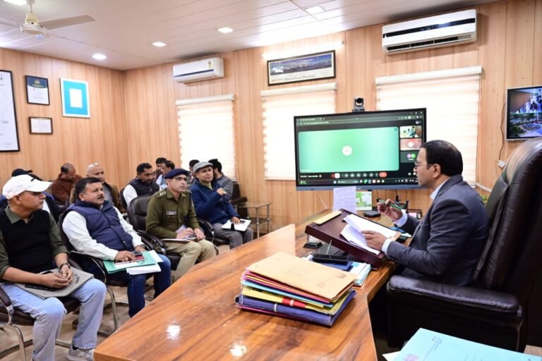 चारधाम यात्रा की तैयारियों को लेकर जिलाधिकारी ने कसी कमर, अधिकारियों को दिए कड़े निर्देश