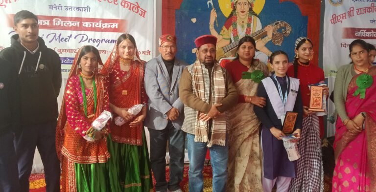 राजकीय आदर्श इण्टर कालेज मनेरी मे वार्षिकोत्सव एवं पूर्वछात्र मिलन धूमधाम से मनाया गया