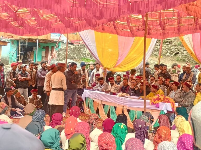 पहाड़ के अंतिम छोर तक पहुंचा प्रशासन, गंगाड़ में लगा ‘सरकार आपके द्वार’ शिविर
