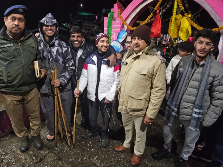 ऊखीमठ: तुंगनाथ-चंद्रशिला ट्रेक पर फंसे 30 ट्रैकर्स का सफल रेस्क्यू, सुरक्षित चोपता लाया गया