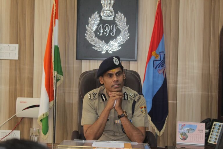 चारधाम यात्रा को लेकर उत्तरकाशी में हाई अलर्ट, एडीजी डॉ. वी. मुरुगेशन ने सुरक्षा तैयारियों का लिया जायजा