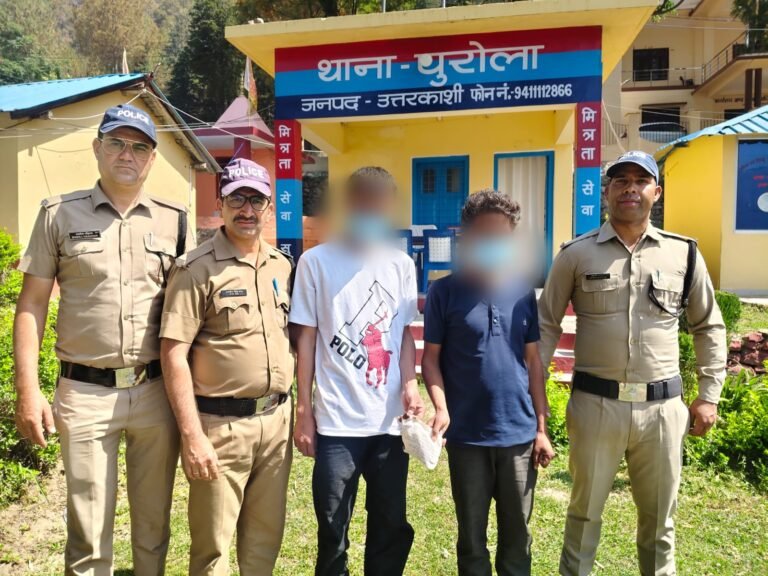 चारधाम यात्रा में नशा तस्करों पर उत्तरकाशी पुलिस का बड़ा प्रहार पुरोला पुलिस ने 2 स्मैक तस्करों को दबोचा, ₹2.7 लाख की स्मैक बरामद