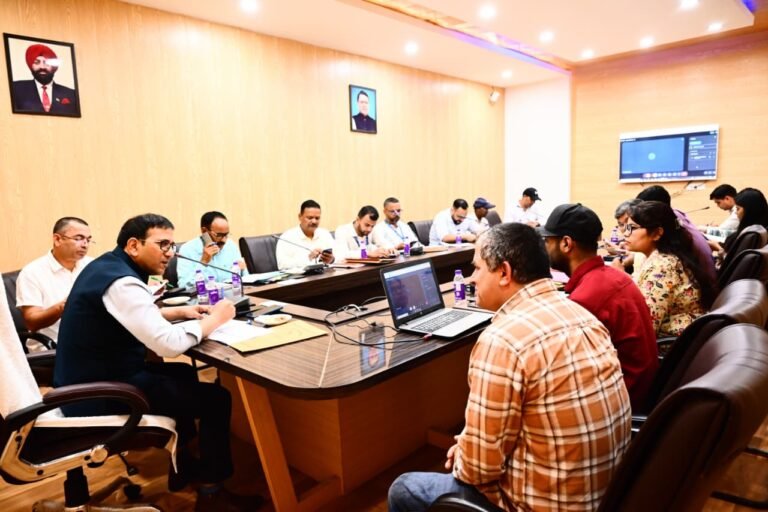 उत्तरकाशी में पर्यटन और स्वरोजगार को मिलेगी नई रफ्तार, डीएम प्रशांत आर्य ने पारदर्शी चयन प्रक्रिया पर दिया जोर