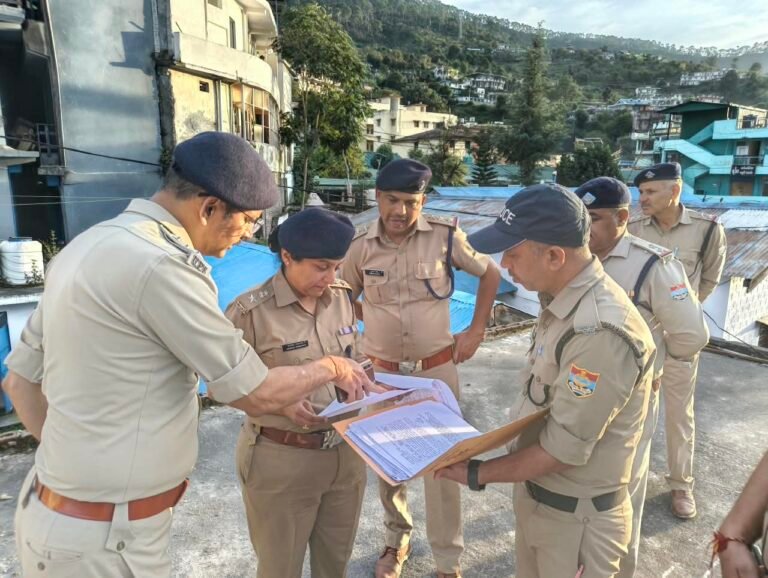 एसपी कमलेश उपाध्याय का बड़कोट कोतवाली में औचक निरीक्षण, पुलिस व्यवस्थाओं को दुरुस्त करने के दिए सख्त निर्देश
